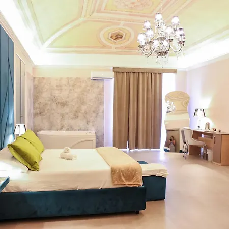 Suites&rooms Piazza Dei Martiri Готель типу 