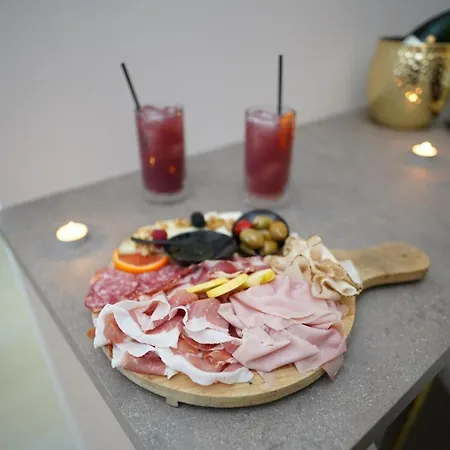Suites&rooms Piazza Dei Martiri Готель типу 