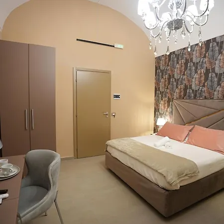 Suites&rooms Piazza Dei Martiri Готель типу 