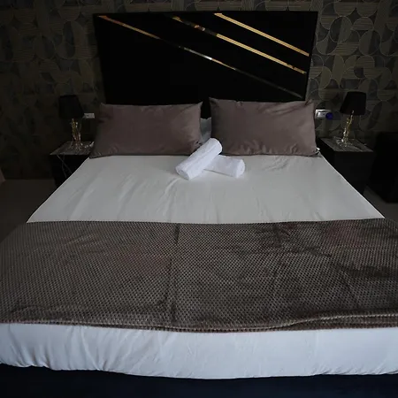 Suites&rooms Piazza Dei Martiri Готель типу 